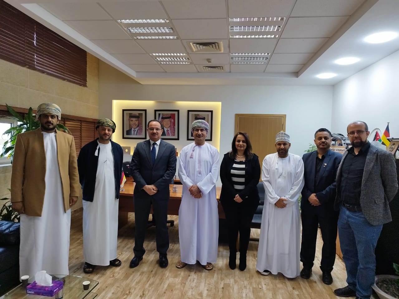 الدكتور الحلحولي يلتقي وفد مكاتب الخدمات الجامعية في سلطنة عُمان