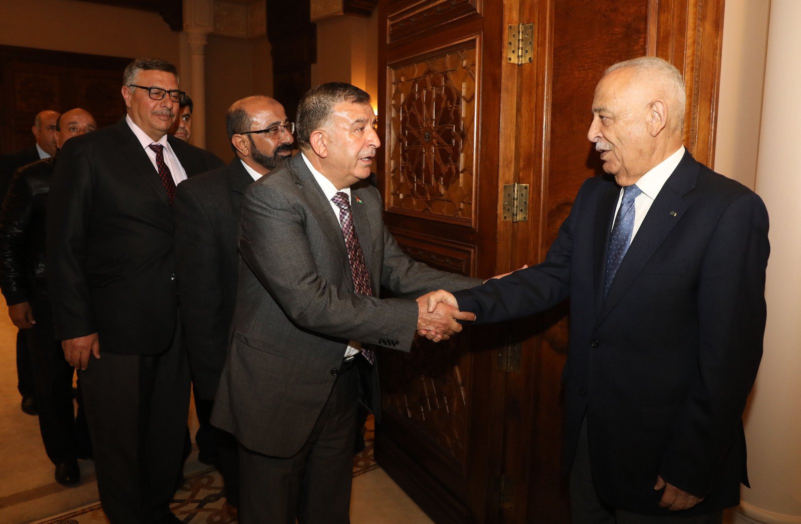 العيسوي يلتقي مجموعة من المتقاعدين العسكريين من محافظة الكرك