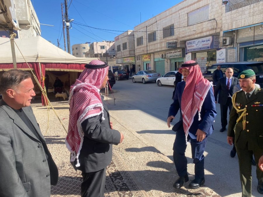 مندوباً عن الملك..العيسوي يعزي عشيرة المشاقبة