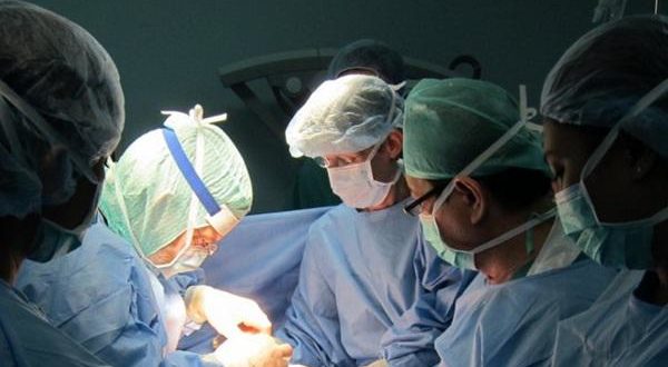 21 ألف دينار تعويض لحامل تم نسيان مقص طبي في بطنها بمستشفى خاص في إربد