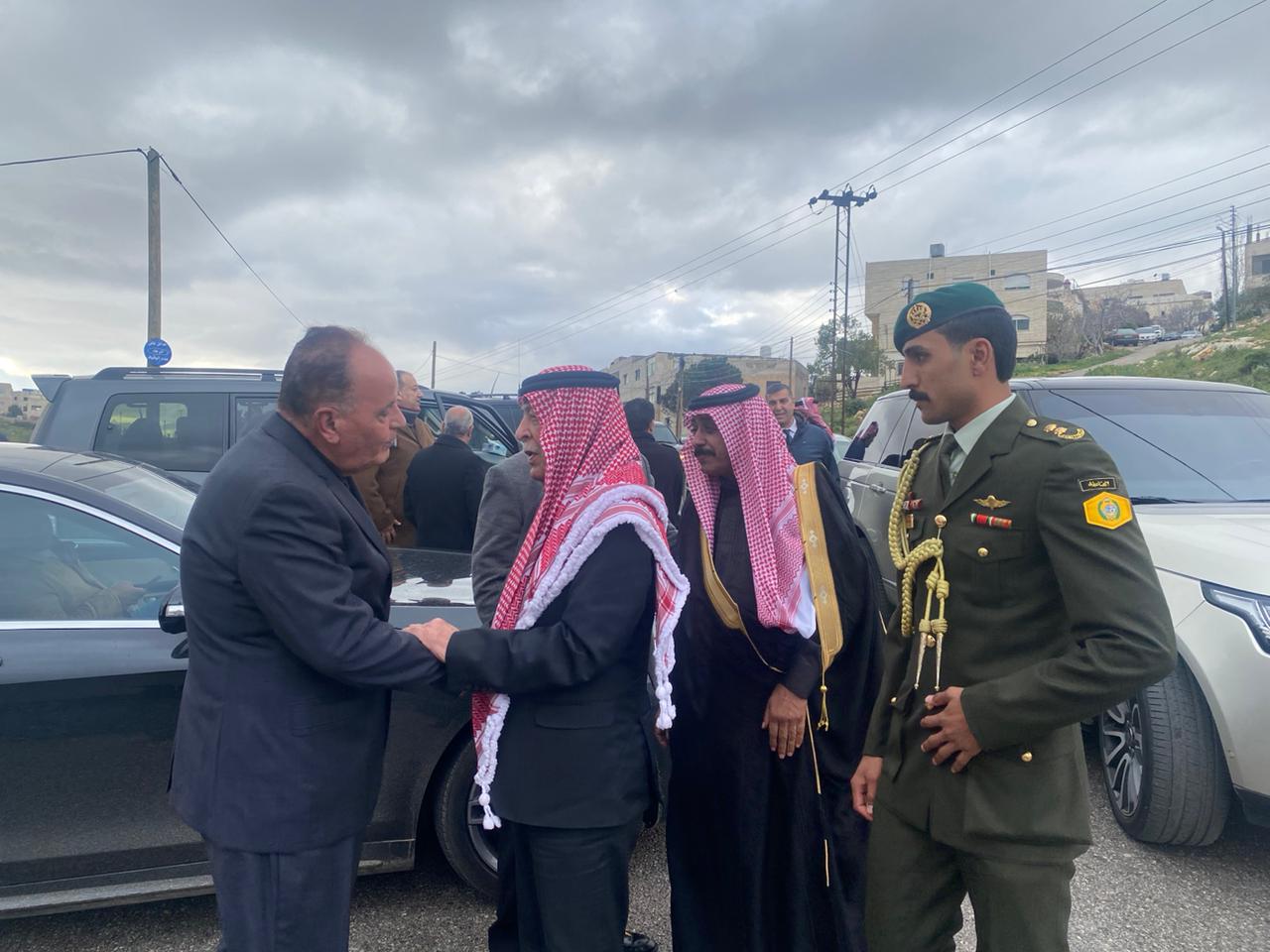 مندوبا عن الملك .. رئيس الديوان الملكي يعزي عشيرة القطيشات