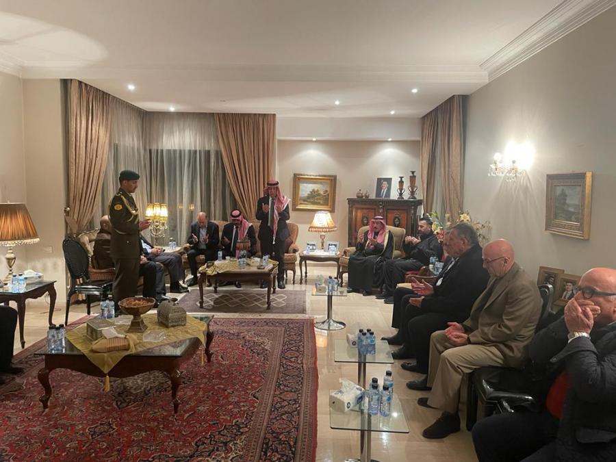 مندوباً عن الملك..رئيس الديوان الملكي يعزي آل قاسم