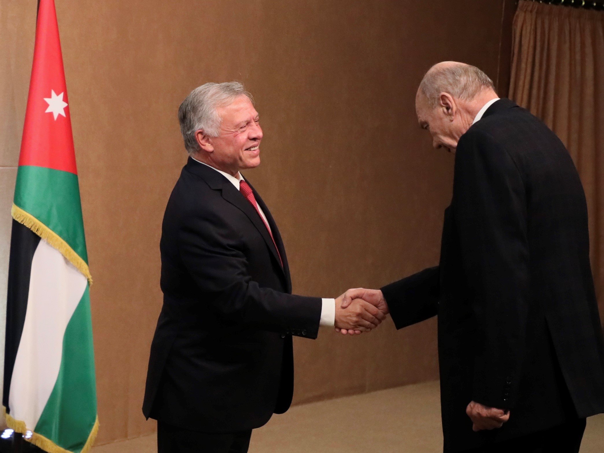 King hosts iftar for senior officials