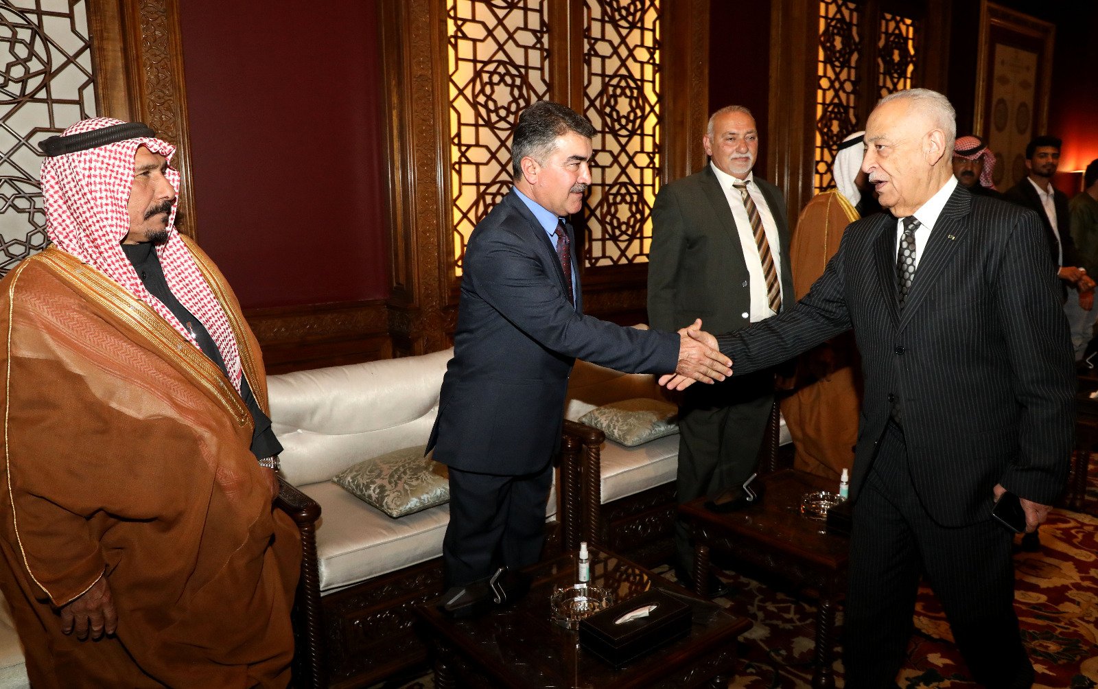 العيسوي يلتقي وفدا من منطقة كفرنجة وقضاء الازرق