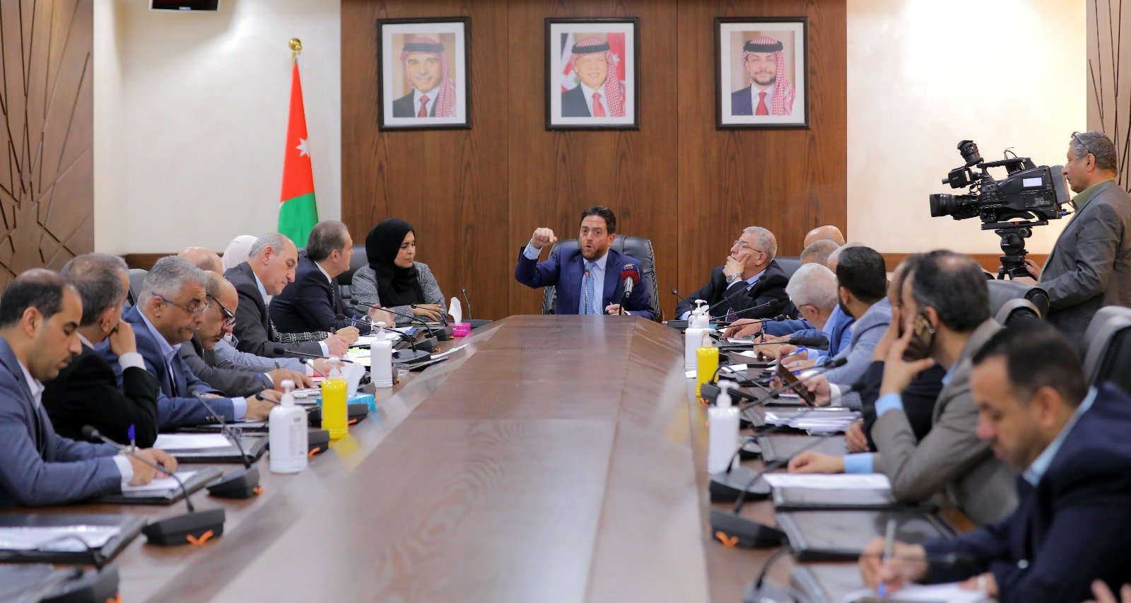 الهواري ينفي إفلاس صندوق التأمين الصحي