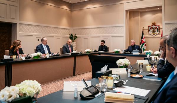 الملك يؤكد ضرورة معالجة أية تحديات تواجه تنفيذ رؤية التحديث الاقتصادي