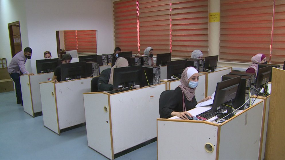 4709 طلاب يتقدمون اليوم للورقة الأولى من امتحان "الشامل" النظري