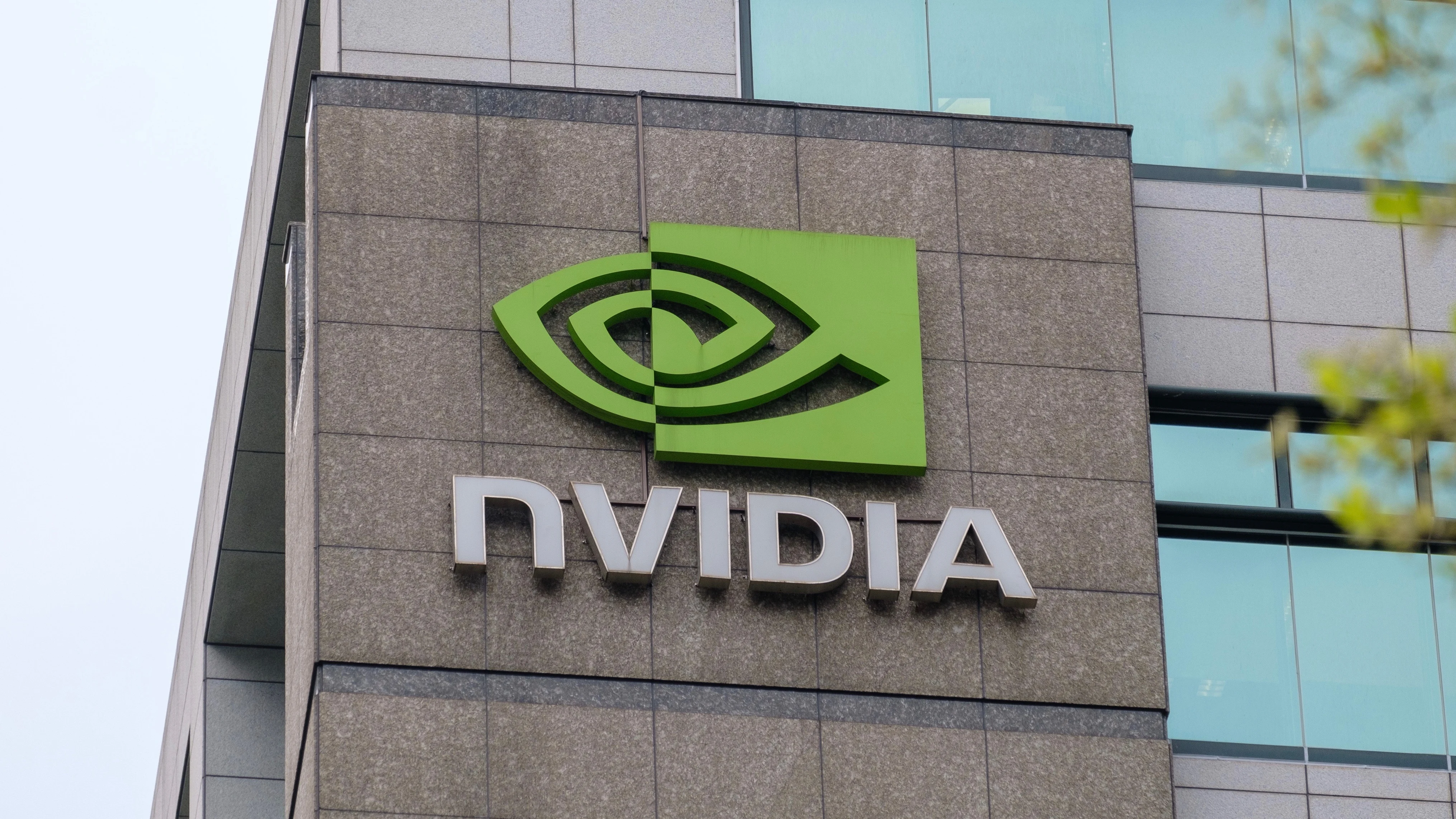 رحلة شركة Nvidia نحو نادي التريليون دولار ، كيف تم تحقيق تقدم الذكاء الاصطناعي؟ فيديو