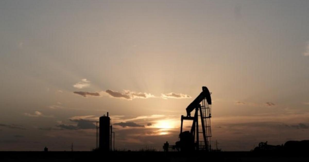 إنخفاض أسعار النفط قبل اجتماع حول رفع أسعار الفائدة