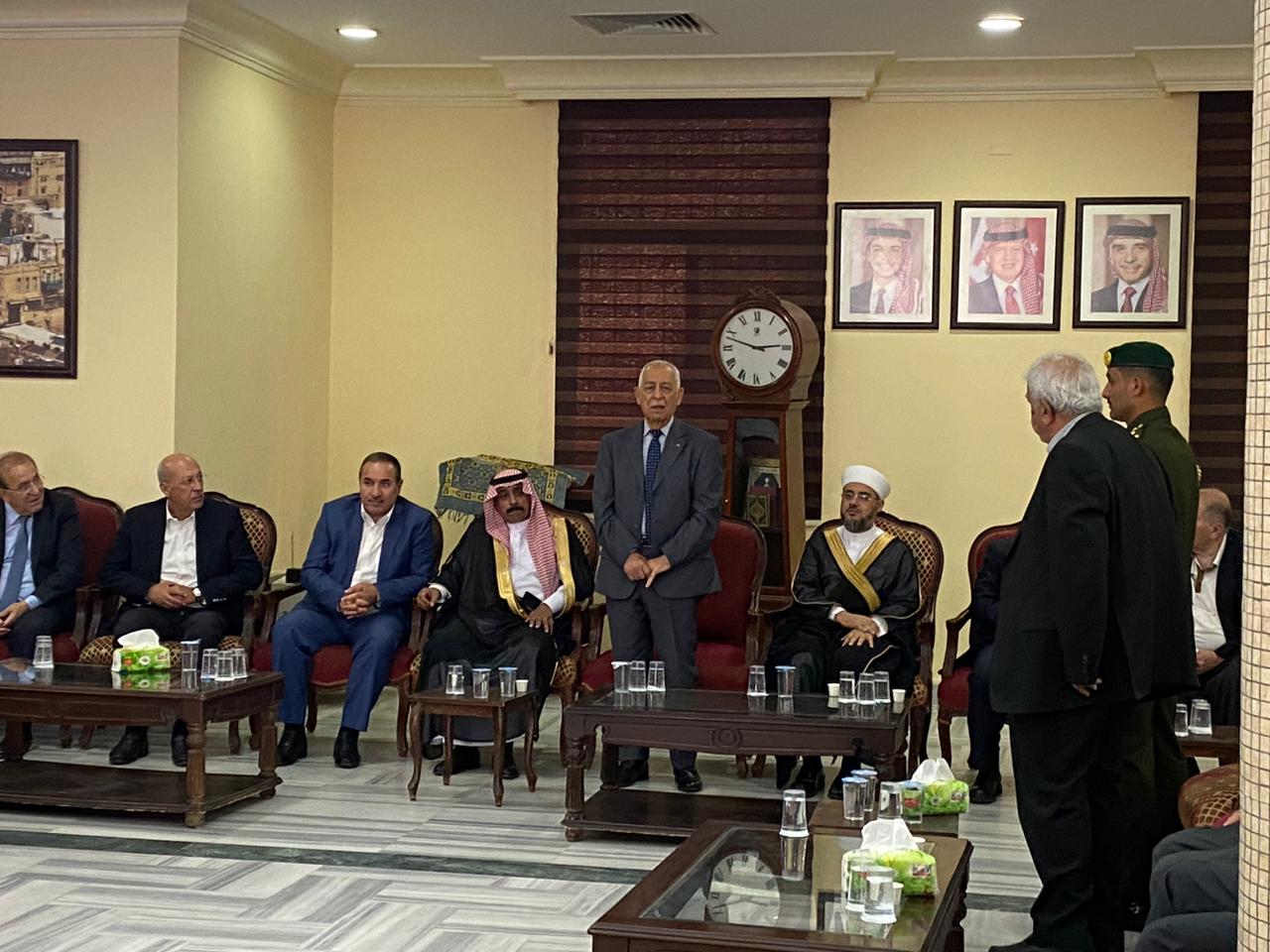 مندوبا عن الملك .. رئيس الديوان الملكي يعزي عشيرتي  السعودي والنسور