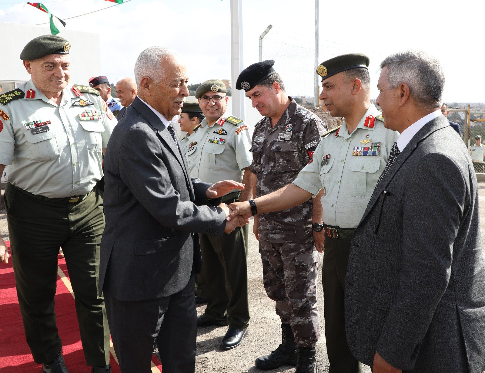 العيسوي يفتتح وحدة غسيل كلى بالمركز الطبي العسكري بمأدبا