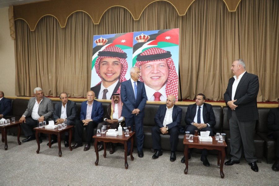 العيسوي ينقل تعازي الملك وولي العهد إلى عشيرة العكروش