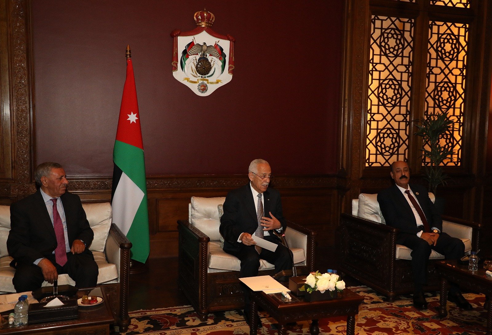 العيسوي يلتقي وفدا من اهالي لواء الشوبك برئاسة الوزير السابق عيد الدحيات