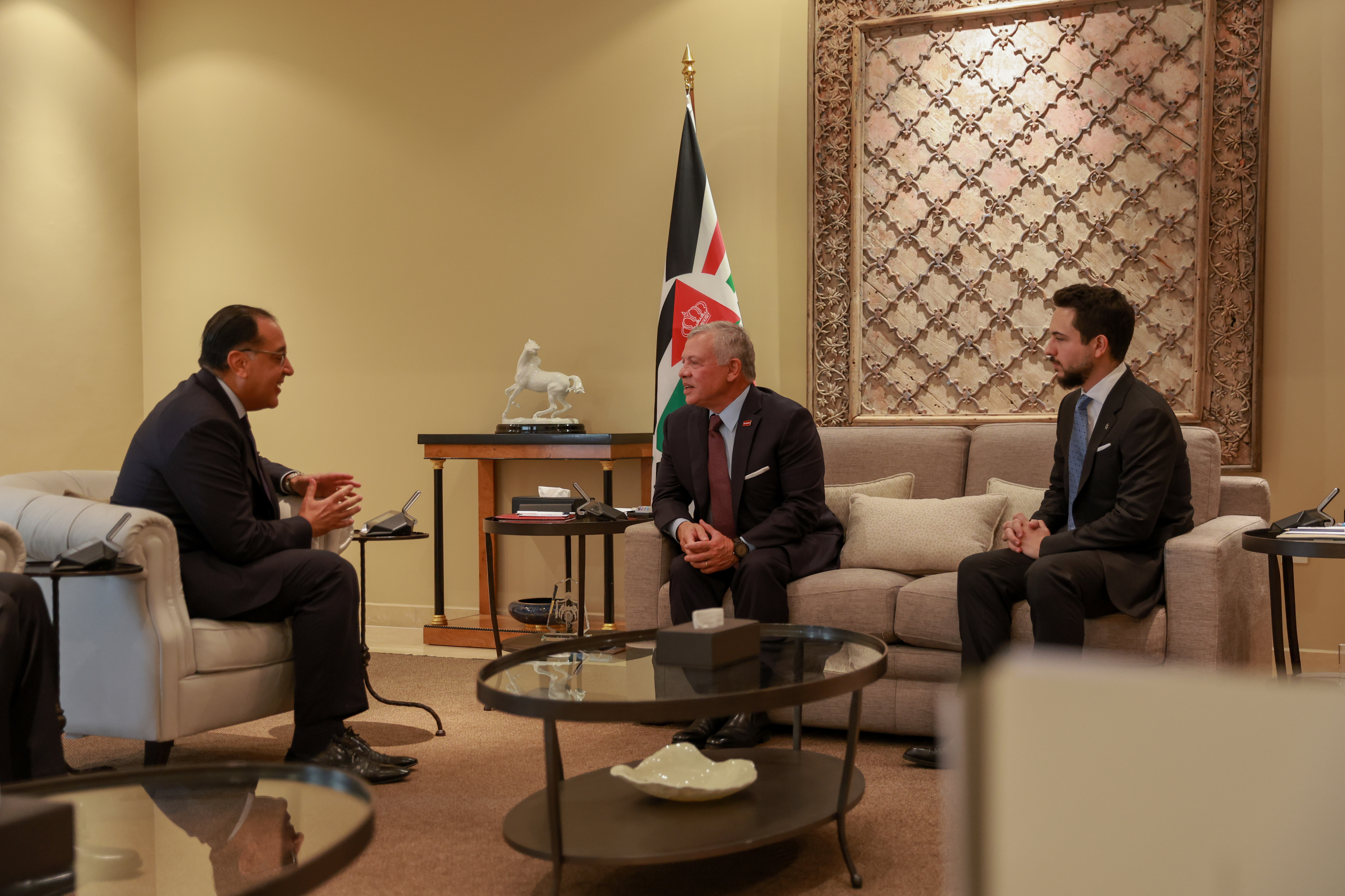 King receives Egypt's prime minister