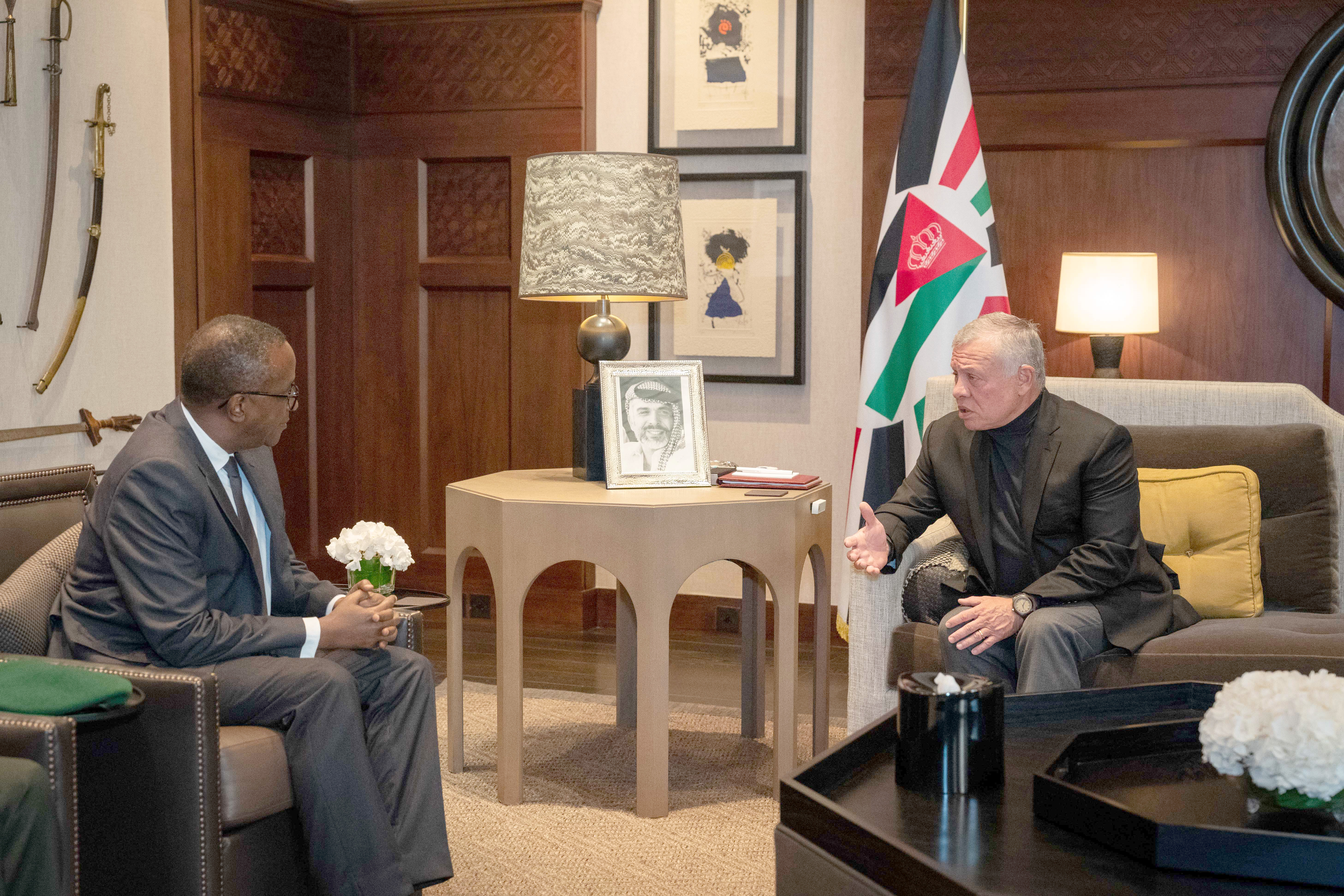 King receives Rwanda FM