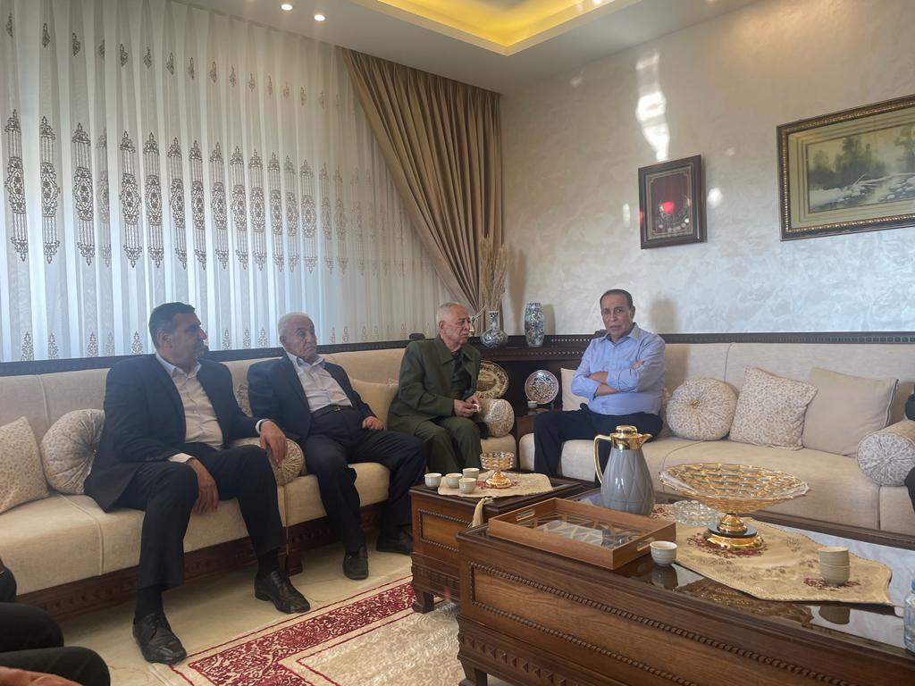 العيسوي يطمأن على صحة اللواء الركن المتقاعد خالد بني ياسين