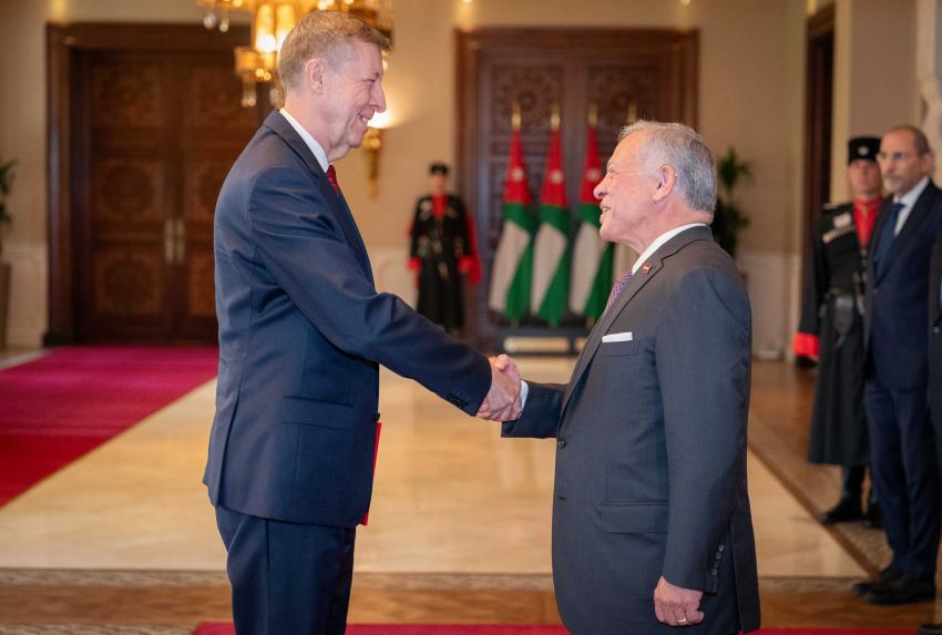 King accepts credentials of new ambassadors