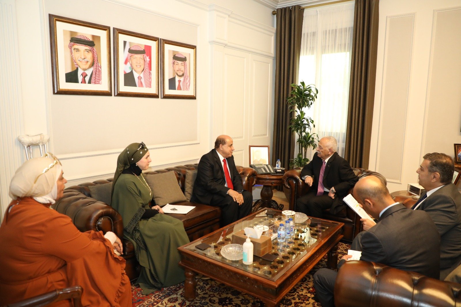 العيسوي يلتقي عددا من الوفود بالديوان الملكي الهاشمي