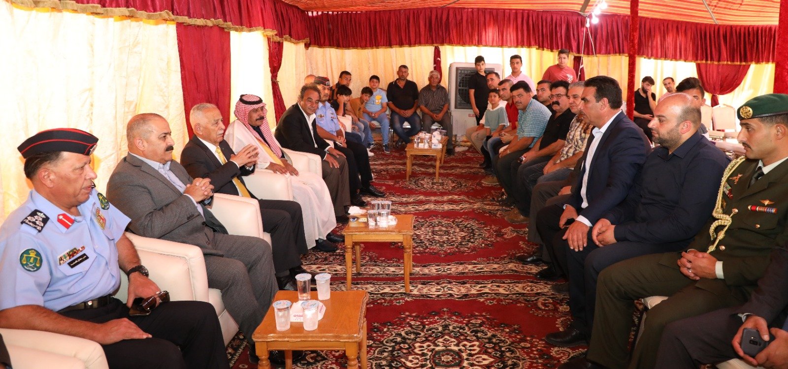 مندوبا عن الملك وولي العهد .. العيسوي يعزي عشيرة المسلماني