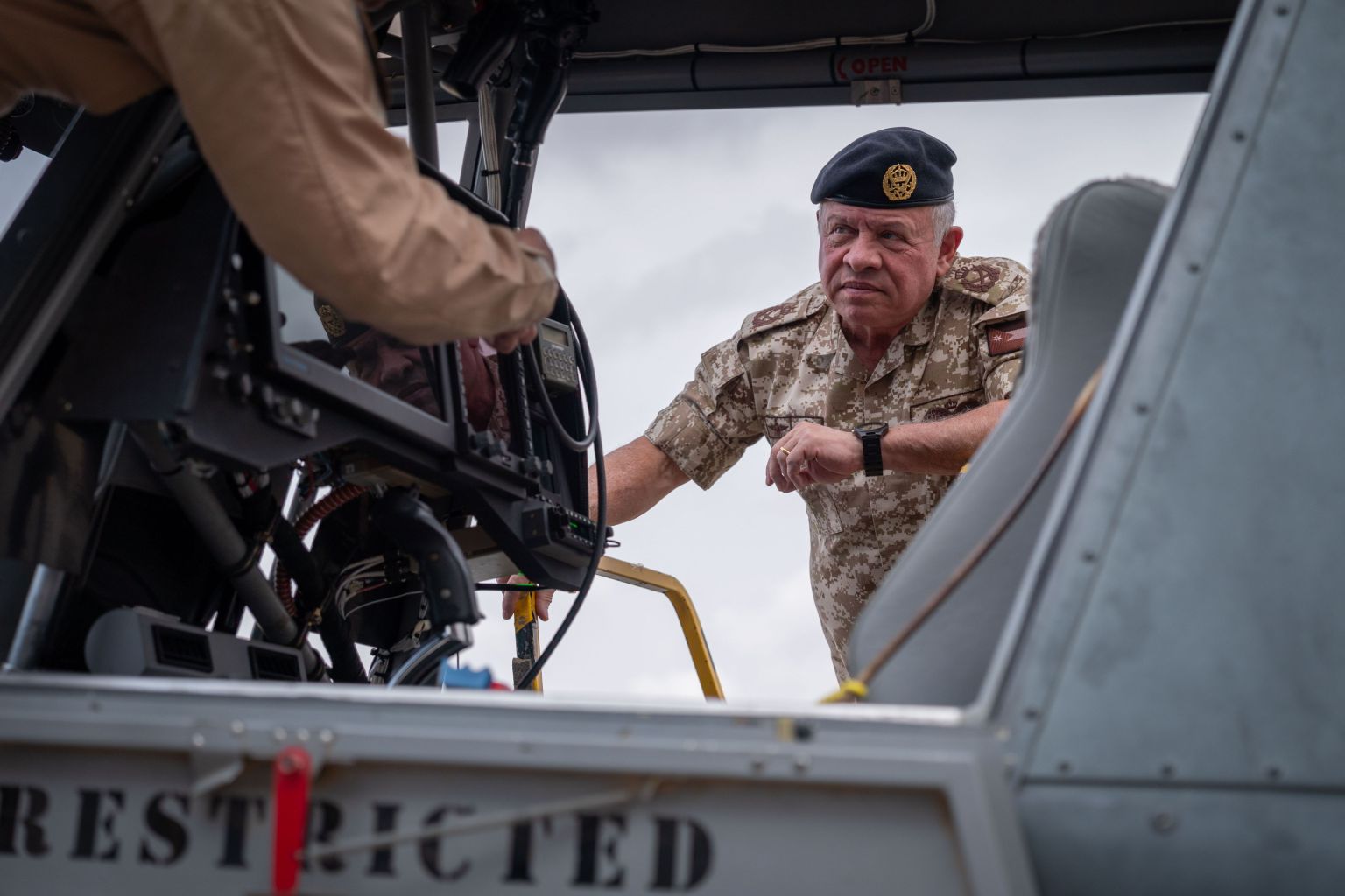 King visits RJAF’s Sahl Nsab Group