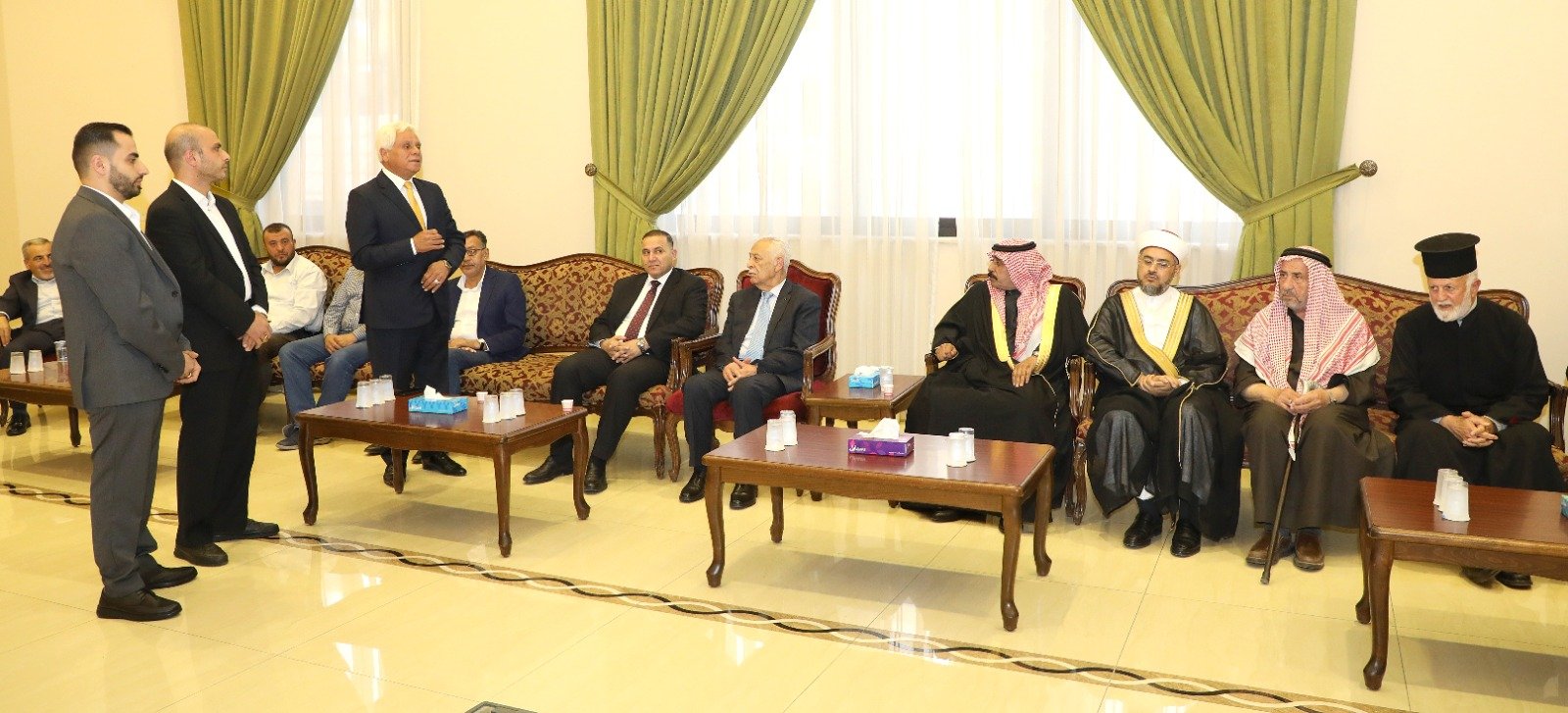 مندوبا عن الملك وولي العهد .. العيسوي يعزي عشيرة العدوان/ ابو عرابي ، وآل الجدع  