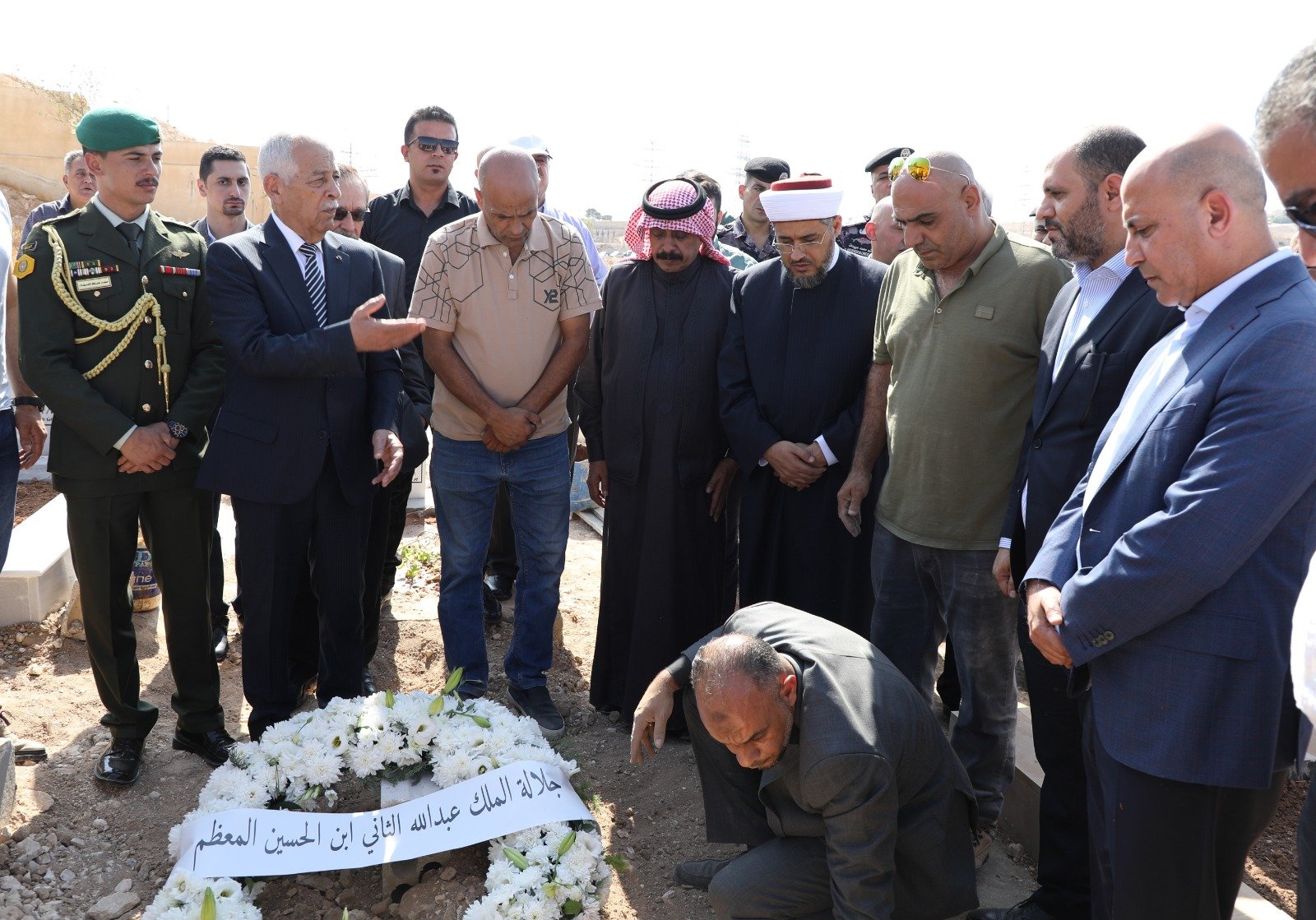 مندوبا عن الملك وولي العهد .. العيسوي يعزي عشيرة العبيدات