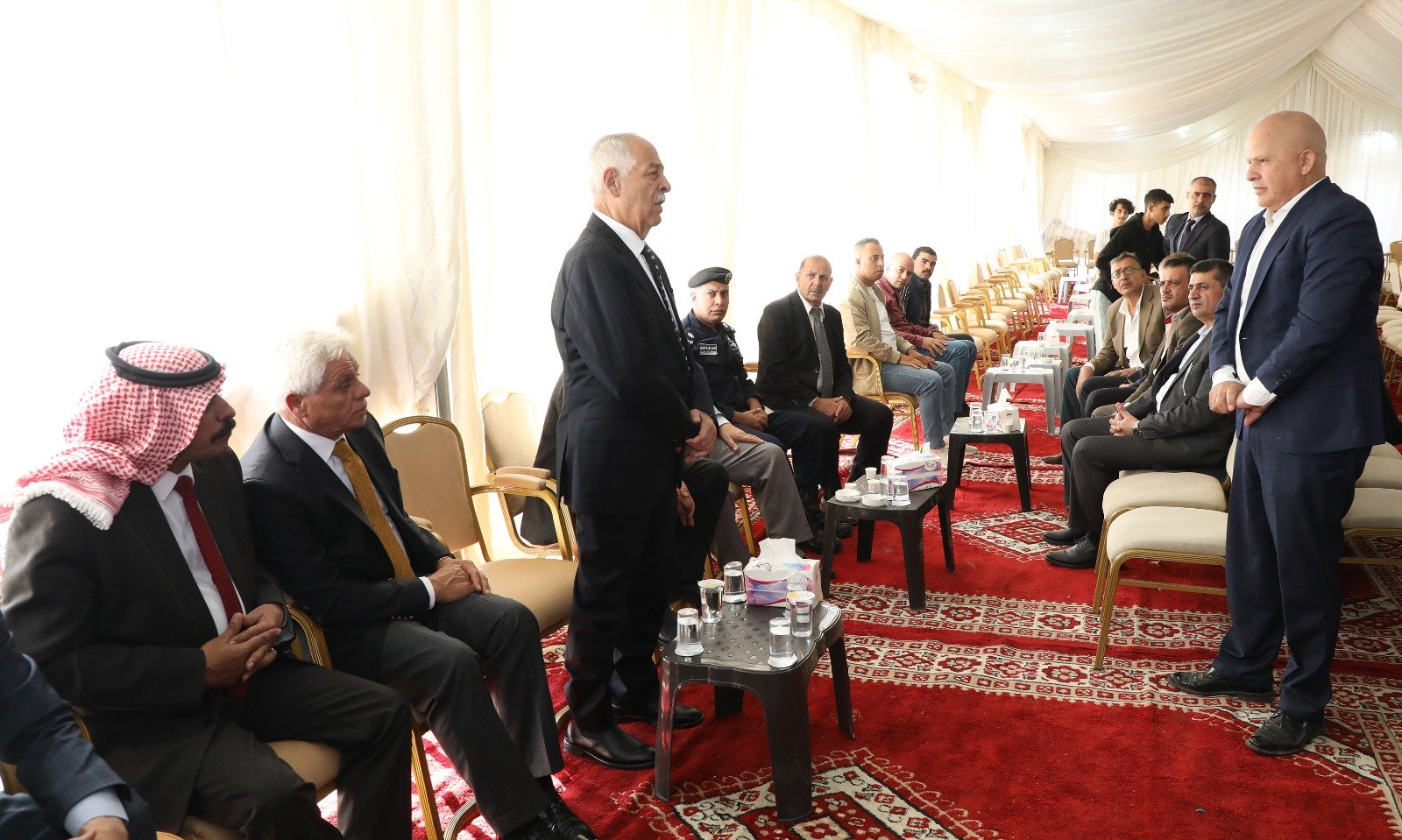 مندوبا عن الملك وولي العهد .. العيسوي يعزي عشيرة العوايشة