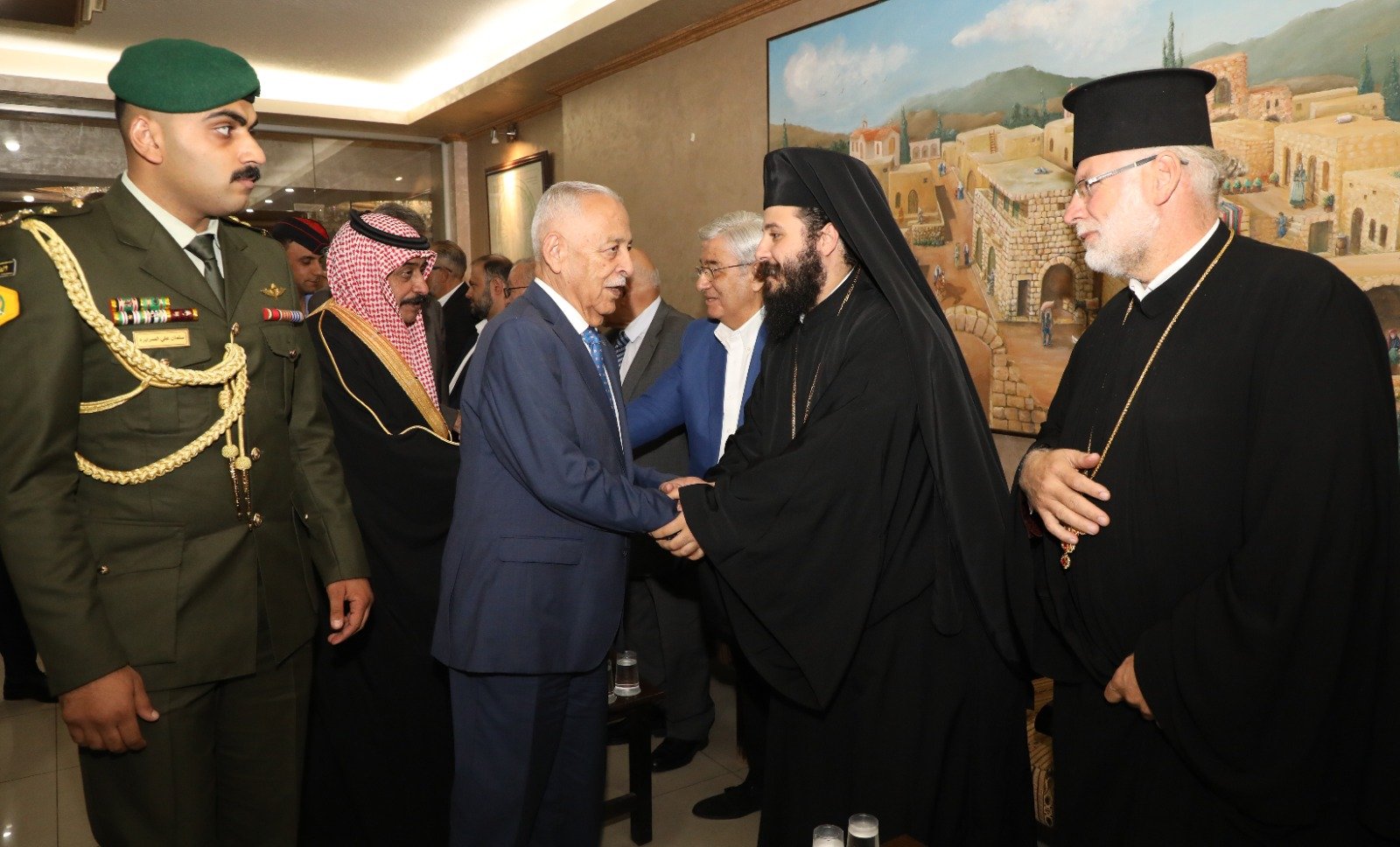 مندوبا عن الملك وولي العهد... العيسوي يعزي عشيرة الصويصات