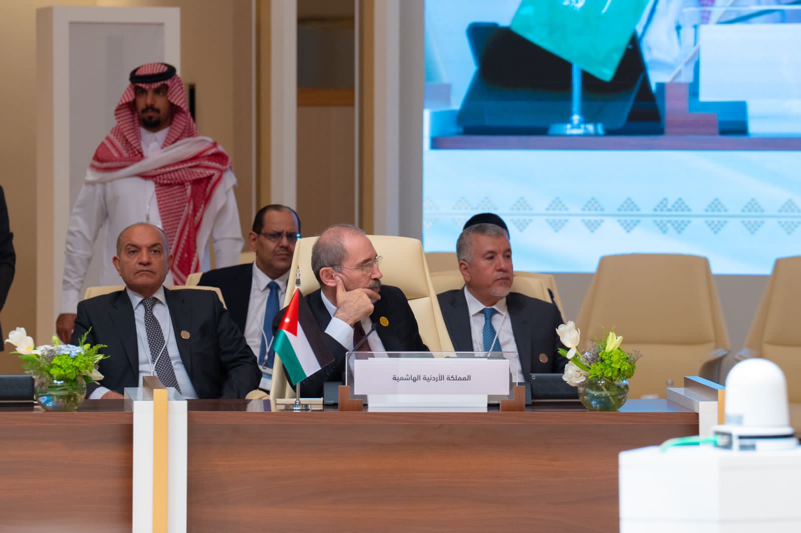 Safadi joins Arab ministers in Riyadh for summit preparations