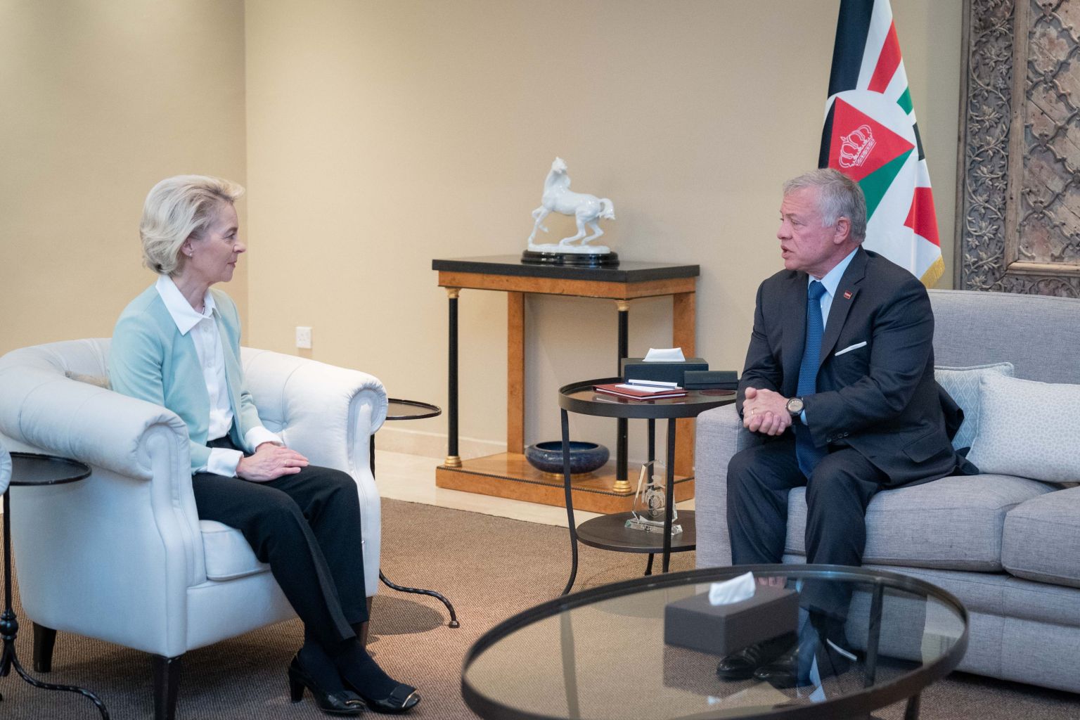 King receives EU Commission president, urges pushing for immediate Gaza ceasefire