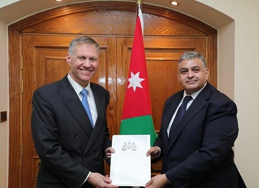 New British envoy to Jordan submits credentials