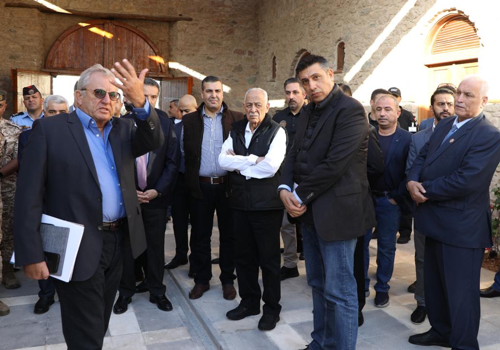 العيسوي يتفقد مشروع اعادة تأهيل بيت الشريف الحسين بن علي في العقبة