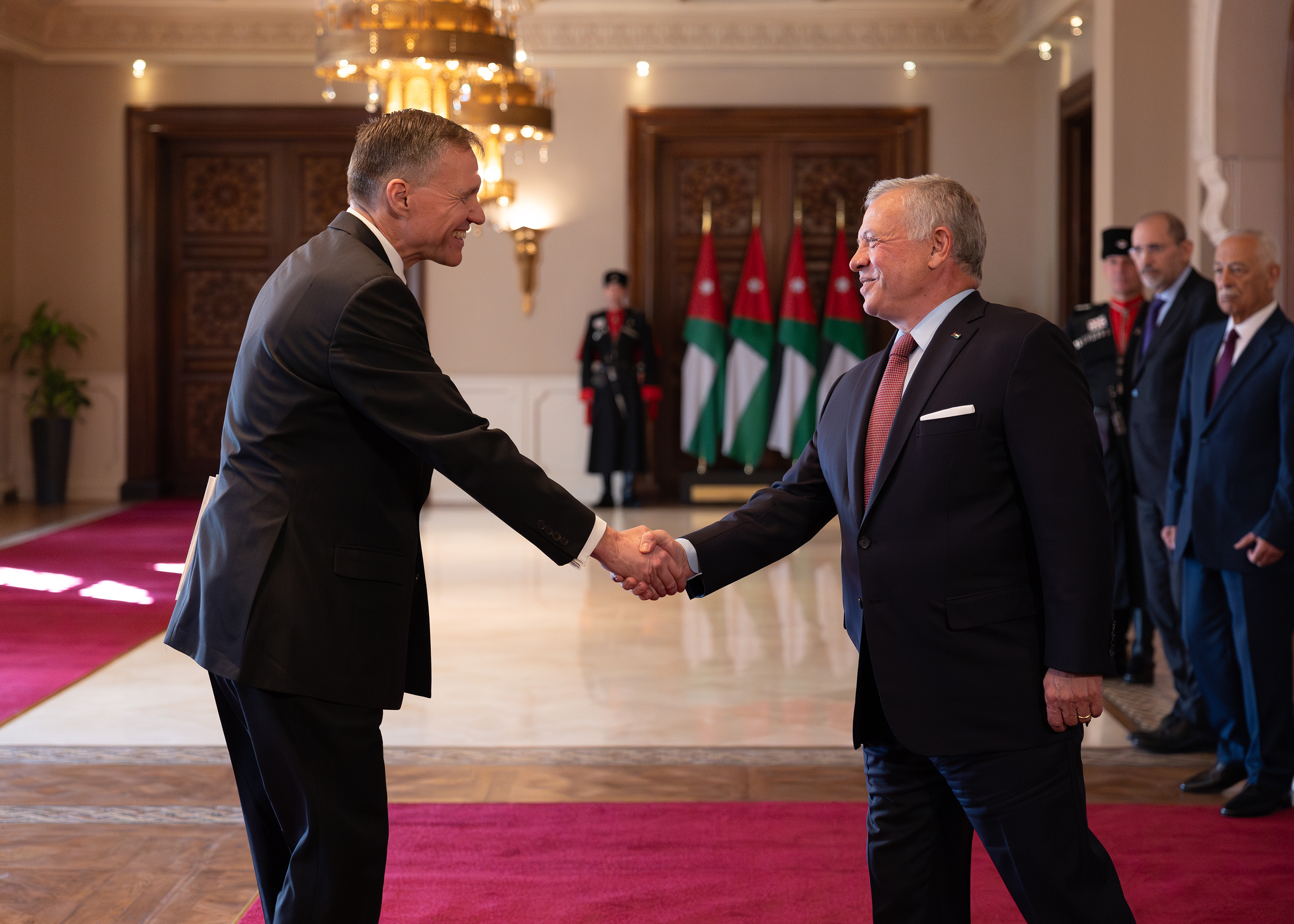 UK’s new envoy to Jordan presents credentials to King Abdullah, hails strong partnership