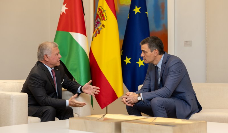 King meets Spain PM, urges international pressure to stop Israeli aggression on Gaza