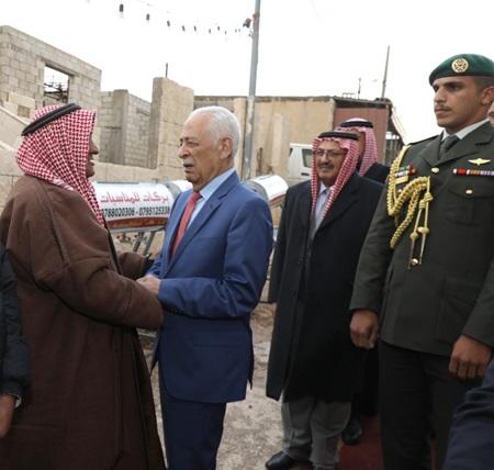 مندوباً عن الملك وولي العهد .. العيسوي يقدم التعازي لذوي الشهيد النعيمي