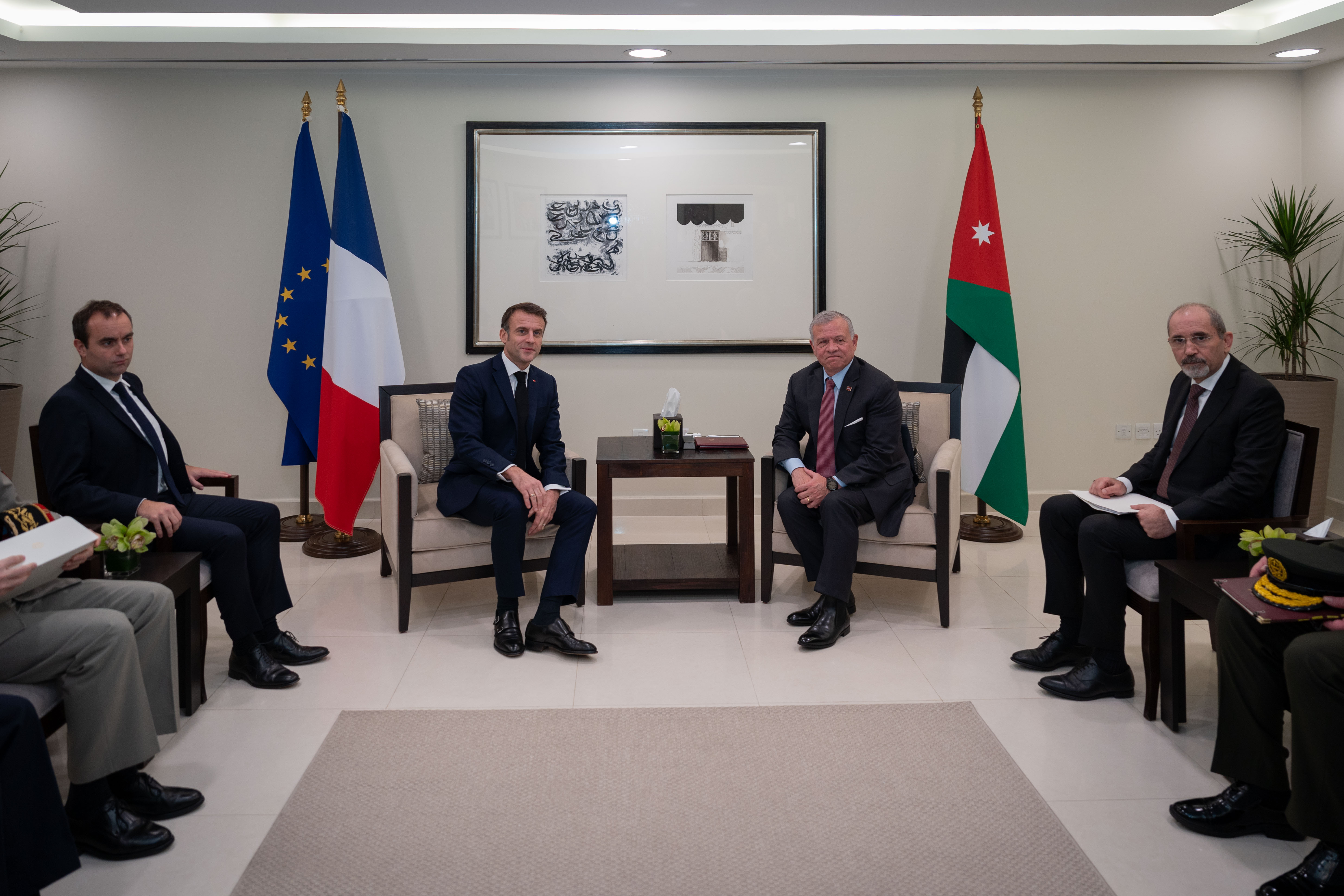 King receives French president, says world must push for immediate Gaza ceasefire
