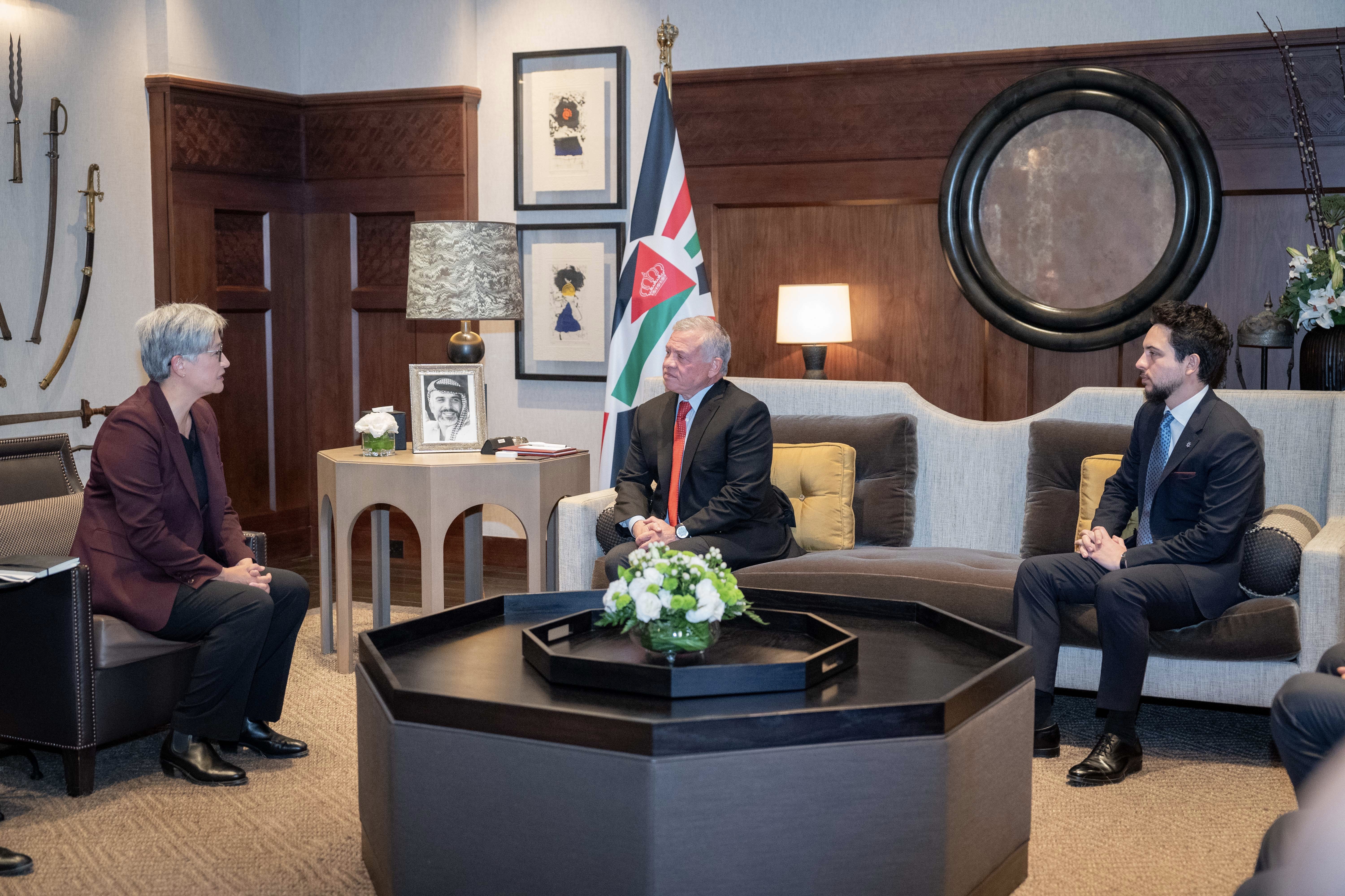 King receives Australian FM, urges unified international position to stop Israeli aggression on Gaza