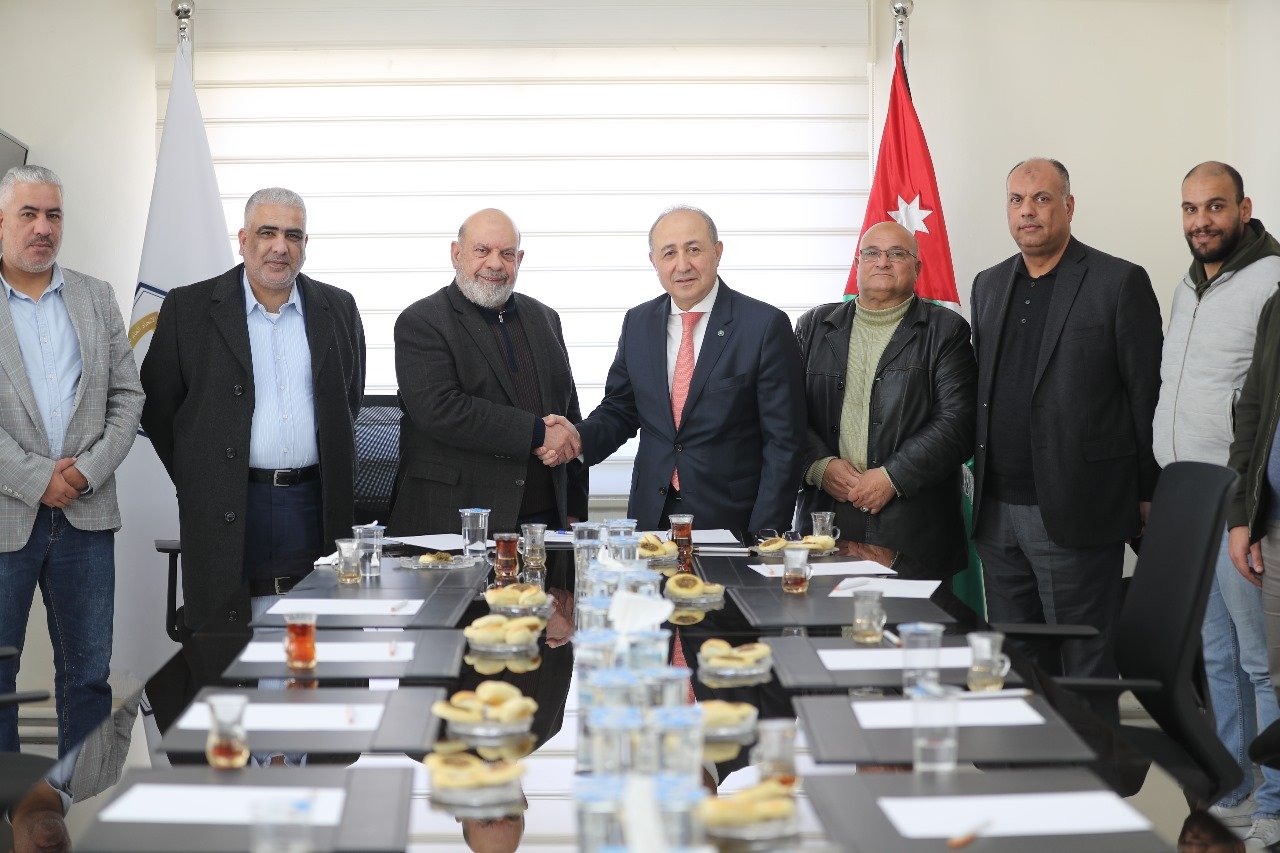 "Azm" Party gains support from professional and trade unions