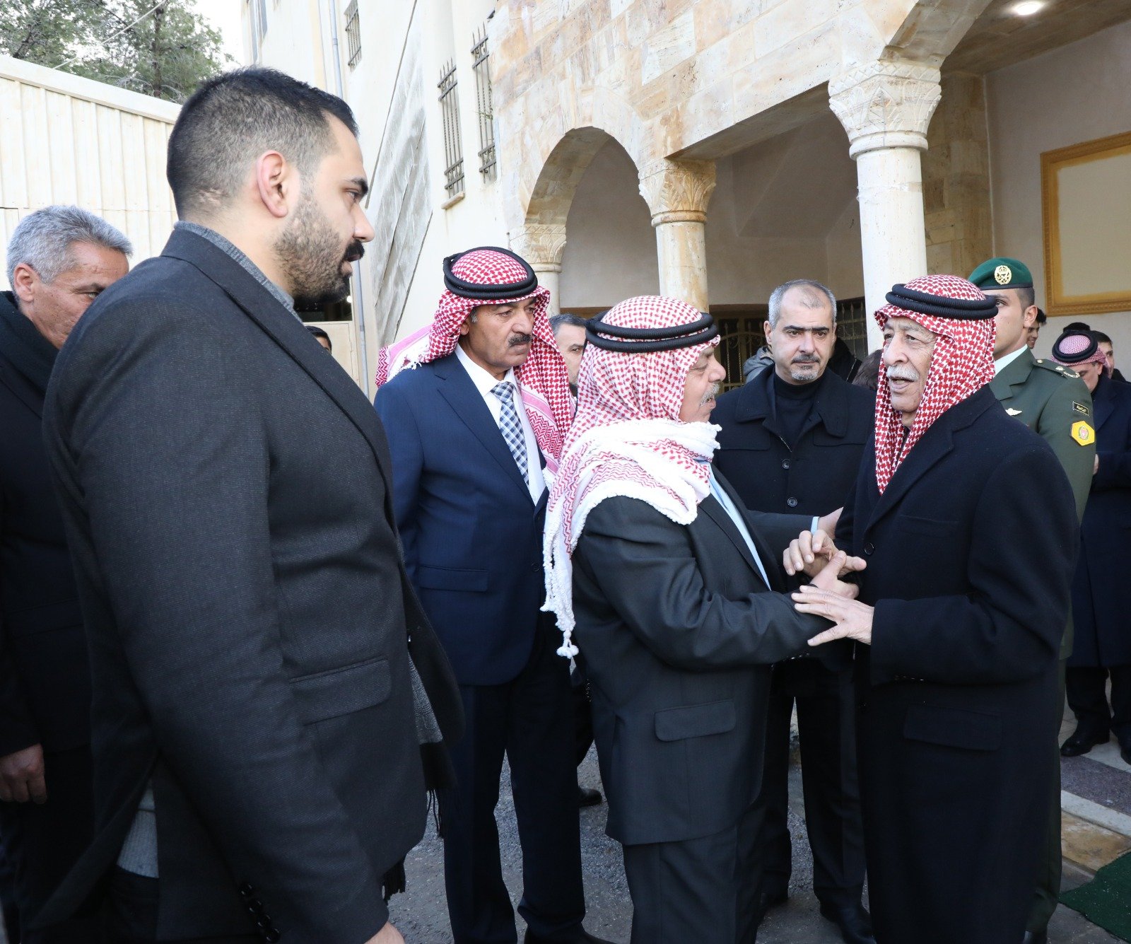 مندوبا عن الملك وولي العهد..العيسوي يعزي الفايز والشنيكات