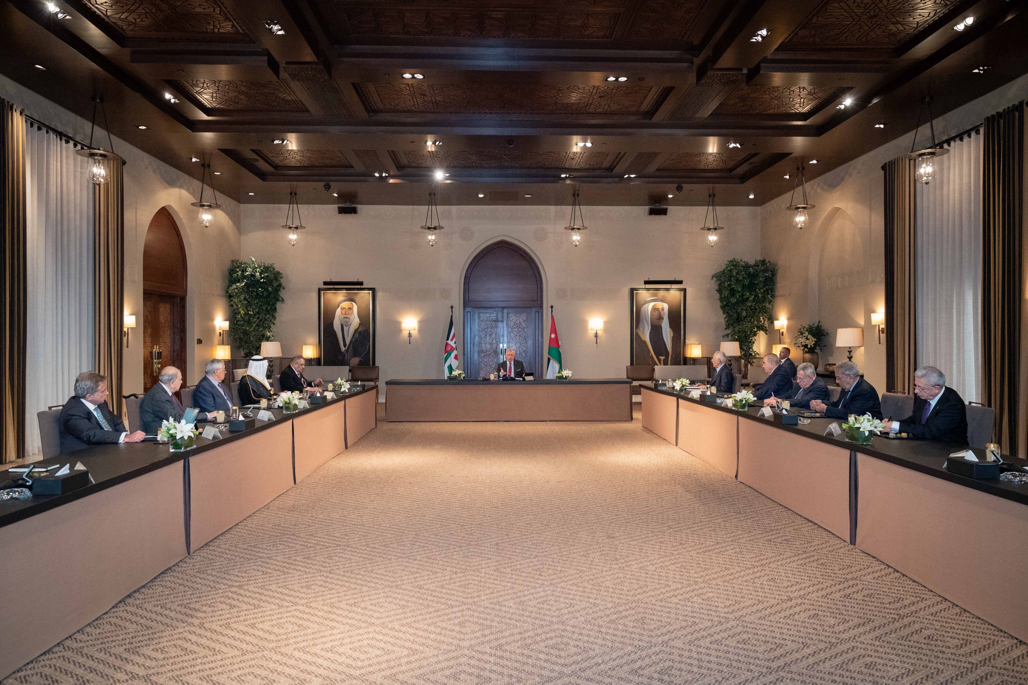 King receives Arab and International Relations Council delegation, discusses impact of ongoing Gaza war