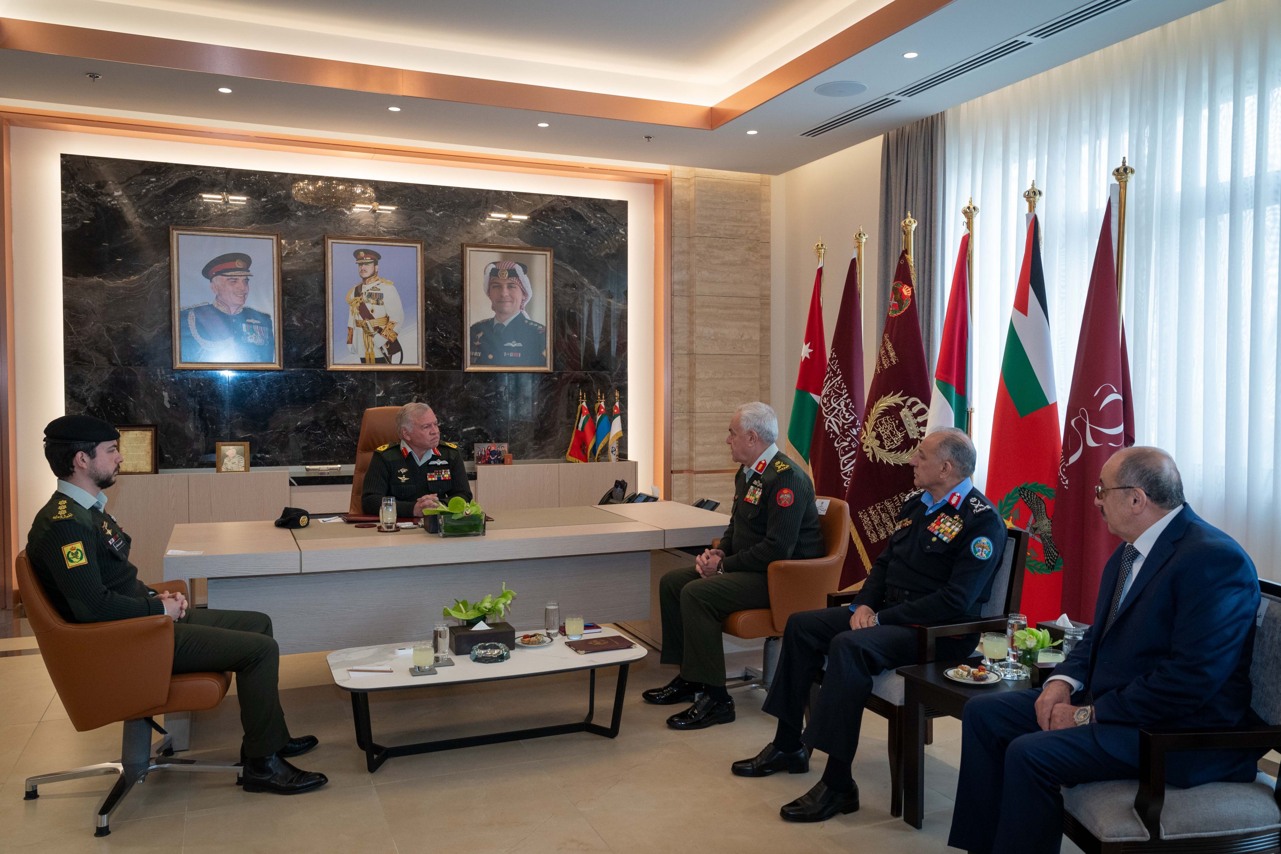 King visits JAF General Command to mark 68th anniversary of army leadership Arabisation