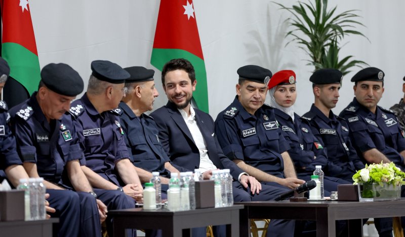 Crown Prince joins Amman PSD personnel for iftar
