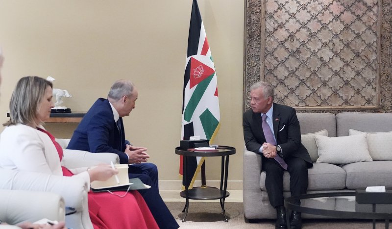 King receives Ireland FM