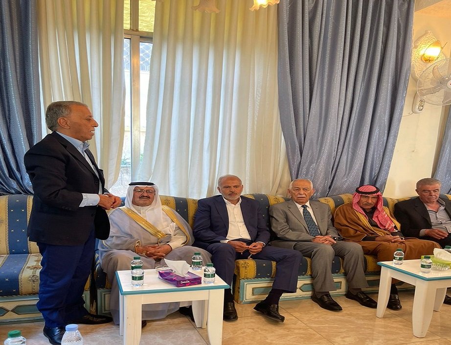 مندوبا عن الملك وولي العهد.. العيسوي يعزي عشيرة الحديد