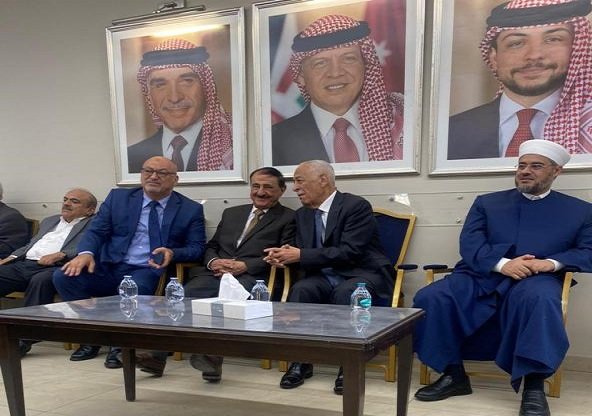 مندوبا عن الملك وولي العهد .. العيسوي يعزي عشيرة المجالي