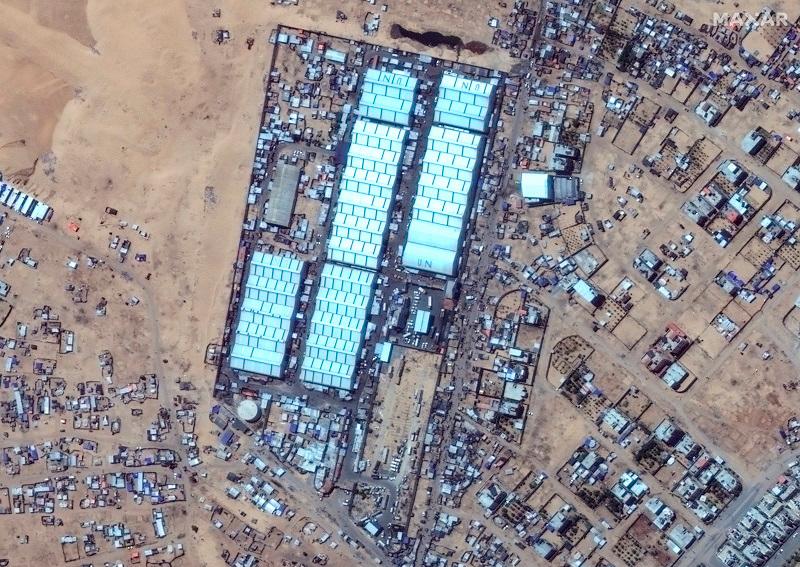 Israel seizes Gaza's entire border with Egypt, presses with raids into Rafah