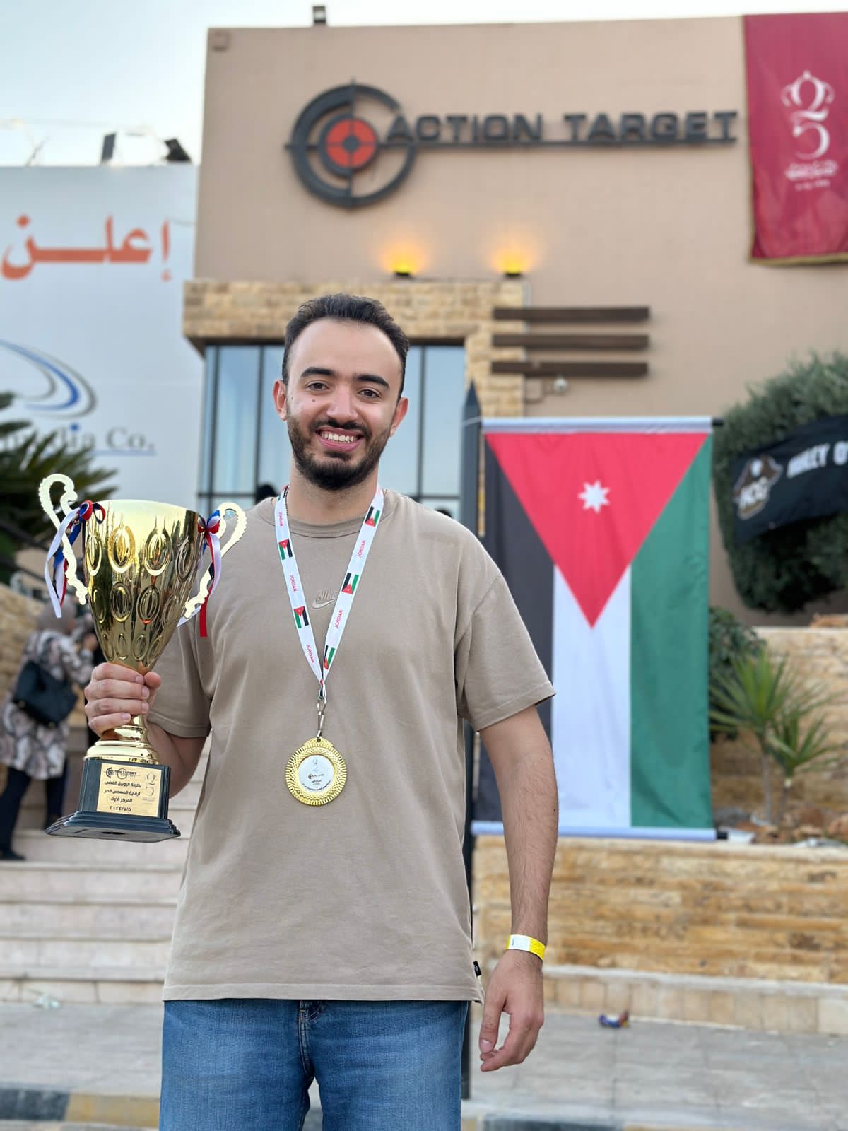 الف مبروك...أيهم حسين الحواتمة يحصل على المركز الأول في الرماية 