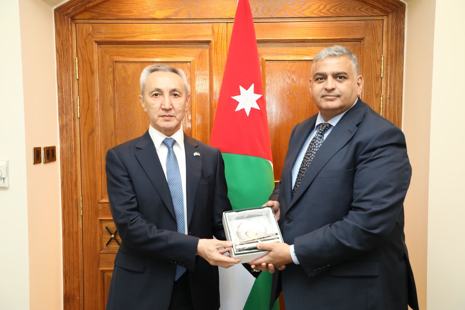 New Kazakh ambassador to Jordan presents credentials