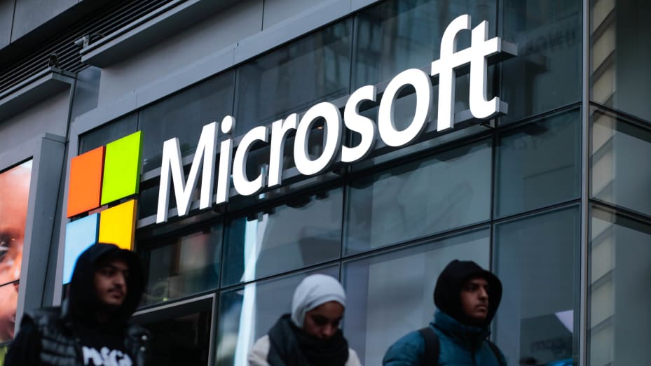 Microsoft outage grounds flights, Azure services impacted