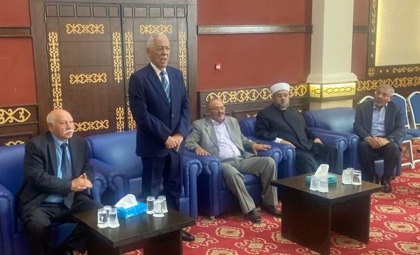 مندوبا عن الملك وولي العهد .. العيسوي يعزي آل جنب وآل كسبي